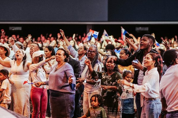 Coiffures rétro des années 50 : le style coupe homme idéal pour vous