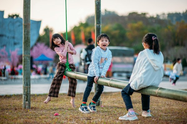 Agir Ensemble pour la Planète : Construire une Transition Écologique Durable et Solidaire